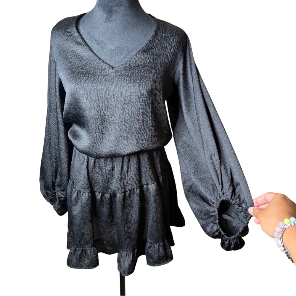 Tyche Dress Small Black Textured V-Neck Tiered Ruffle Mini LBD Cocktail Party